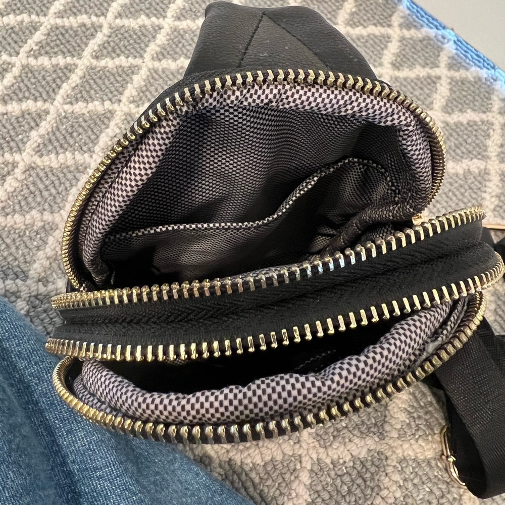 NWOT Quince Italian Leather Sling Pack Black New - Picture 14 of 15